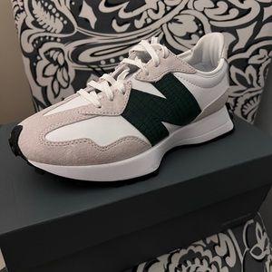 NIB New Balance 327 White/Green size 7